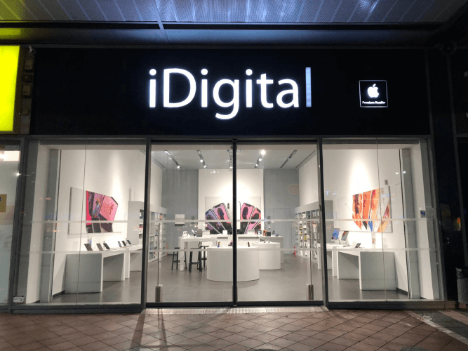 צביעת שלט של חנות